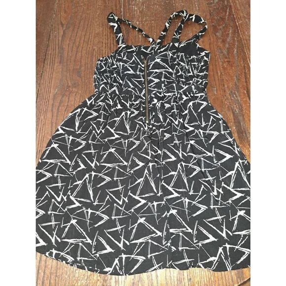Medium Forever 21 Black White Sleeveless Tank Strap Summer Sundress Mini Dress - Picture 3 of 3